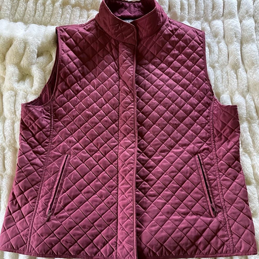 VanHeusen quilted, dark dusty rose poly/nylon vest❣️